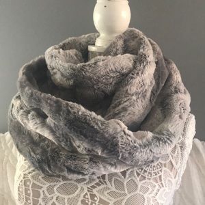 NWT LOFT Faux Fur Infinity Scarf dark & light gray